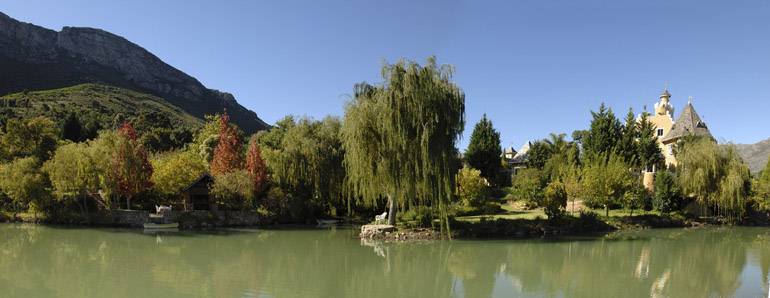 Herstein Estate - Exclusive country living in the heart of the Cape Winelands mountains in Jonkershoek, Stellenbosch, South Africa - Self-catering, bed & breakfast guesthouse on farm